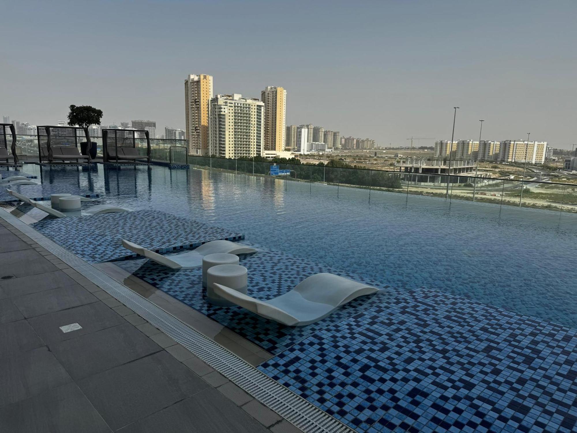 Adagio Jumeirah Village Triangle Дубай Экстерьер фото