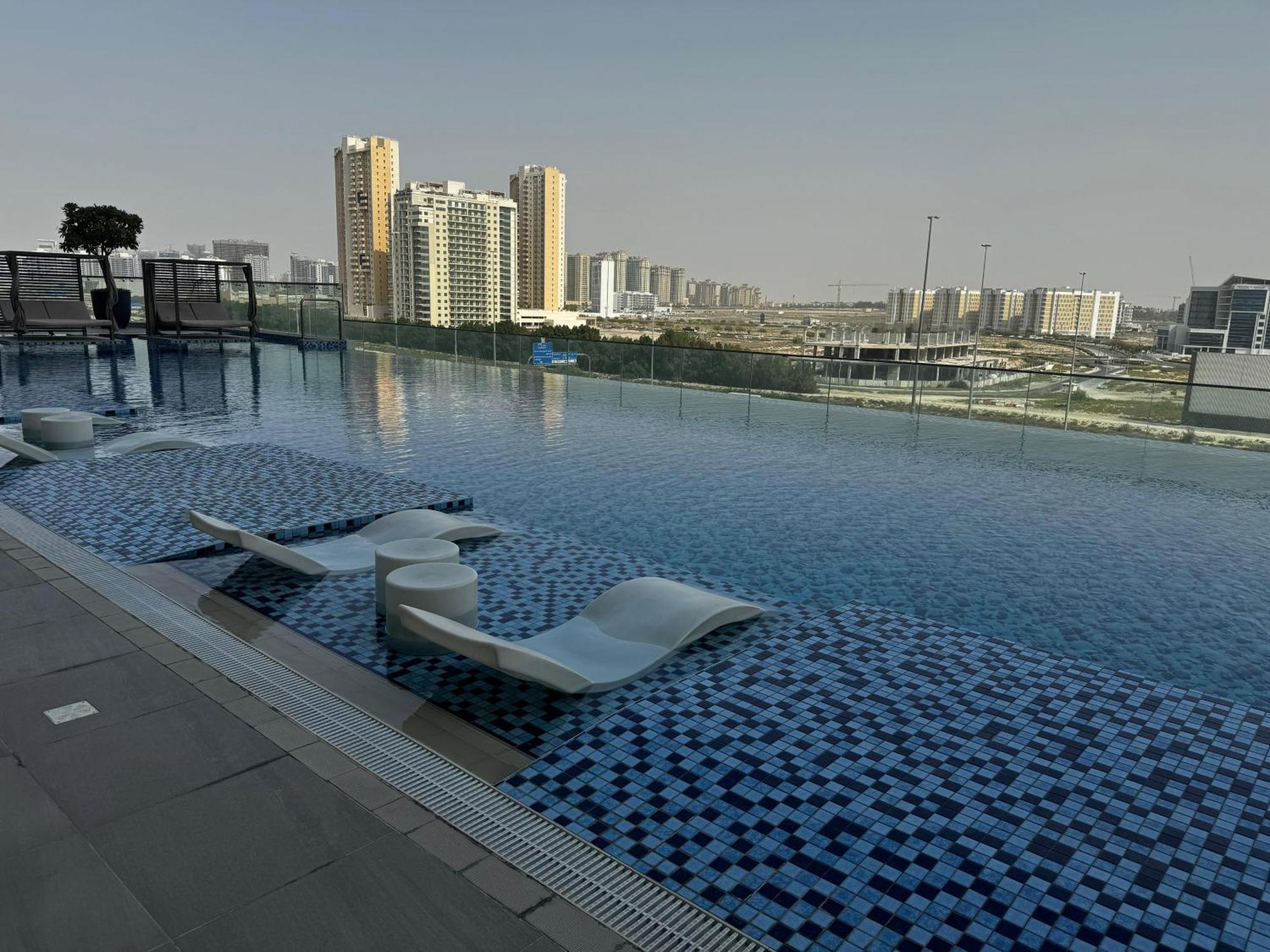 Adagio Jumeirah Village Triangle Дубай Экстерьер фото