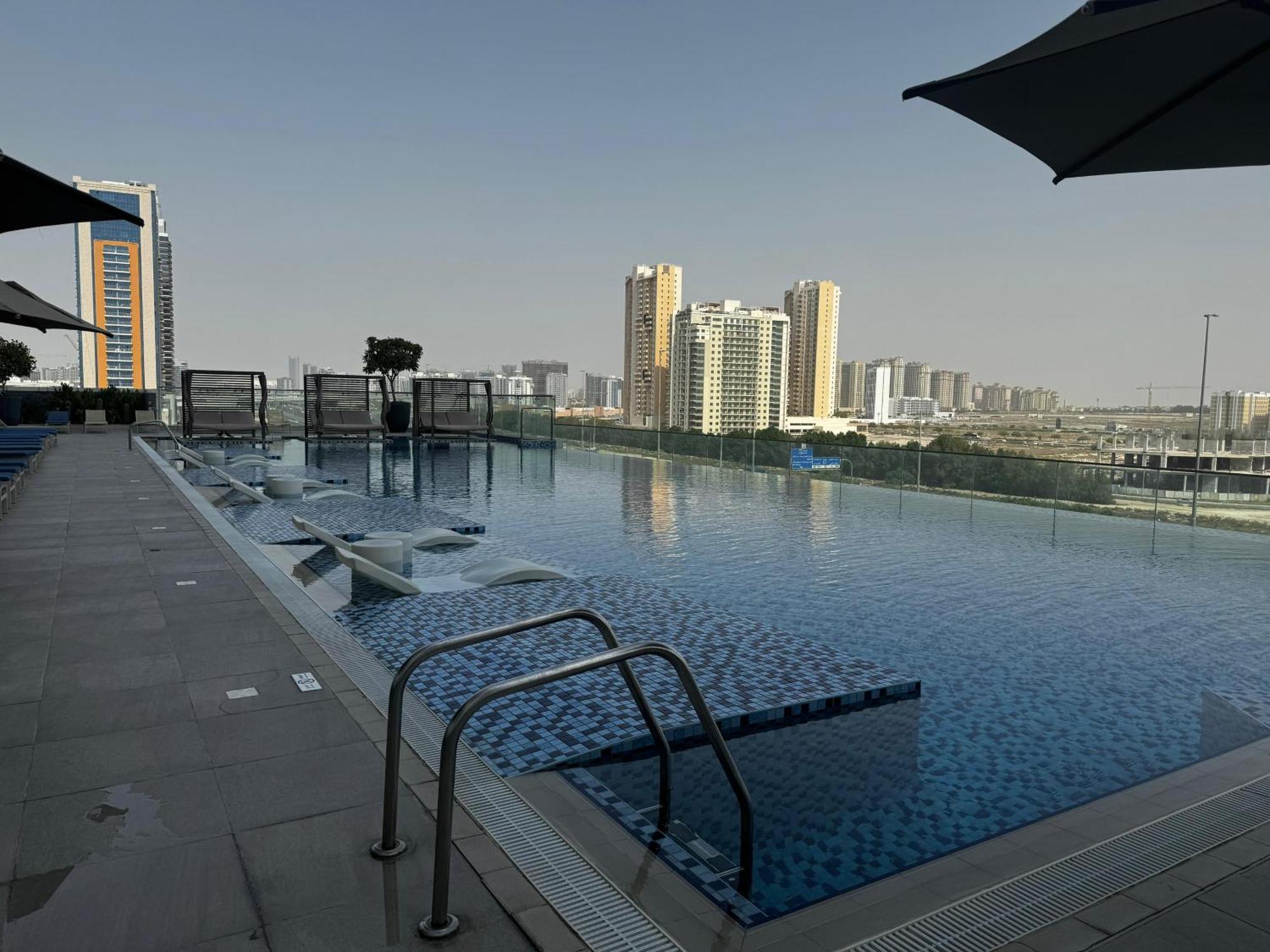 Adagio Jumeirah Village Triangle Дубай Экстерьер фото